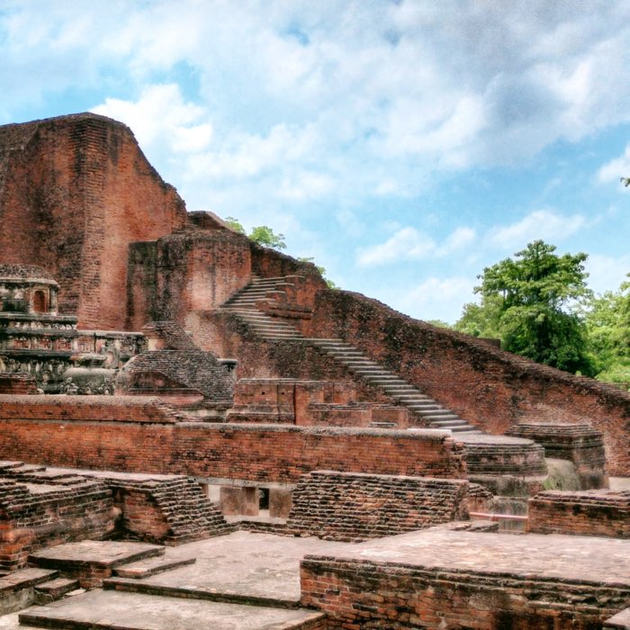 Buddhist universities: Innovation and transmission in monastic education